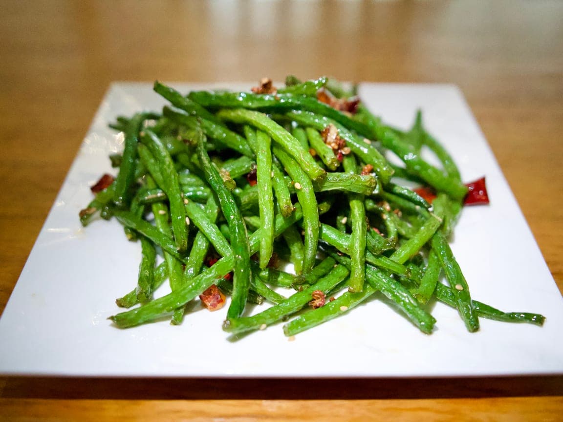 Haricots verts frits aux piments séchés — 干煸四季豆