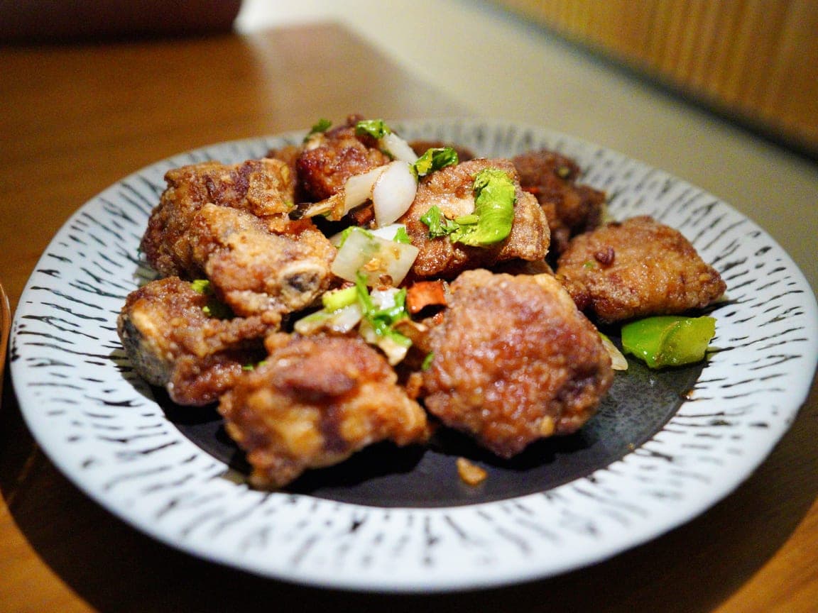 Travers de porc au sel et poivre — 椒盐排骨