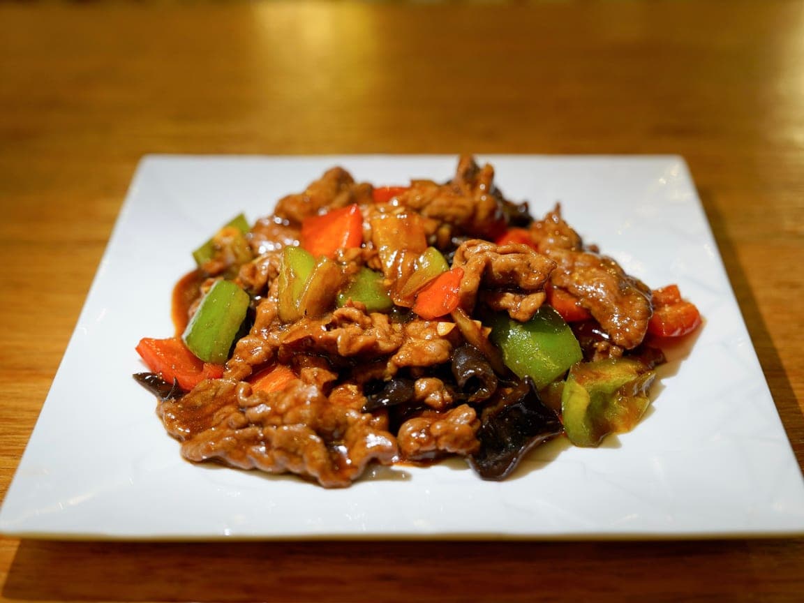 Bœuf sauté aux poivrons — 彩椒炒牛肉